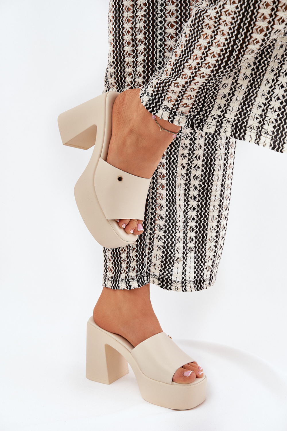 Hakken slippers model 209943 Step in style