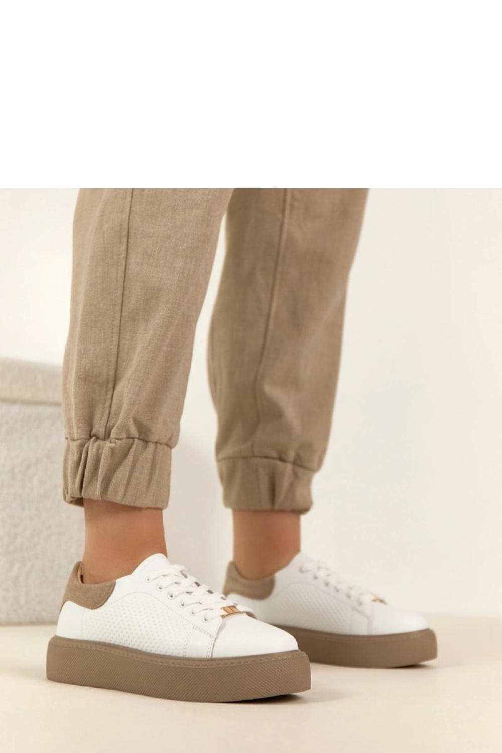 Sportchoenen op een platform model 224958 Solea