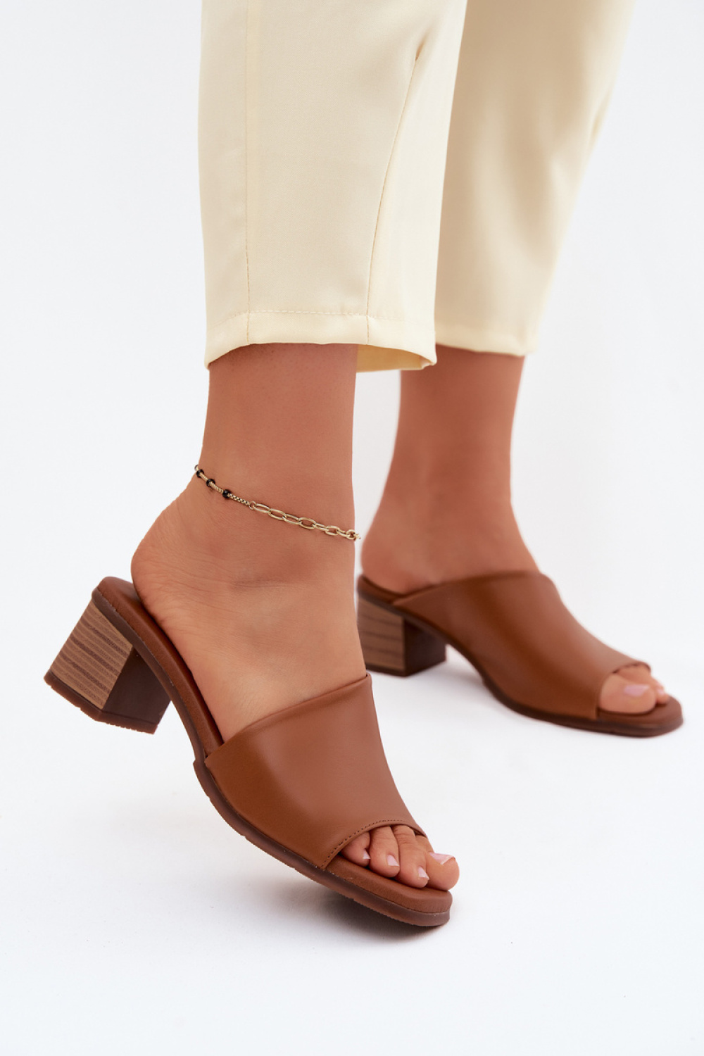 Hakken slippers model 227929 Step in style